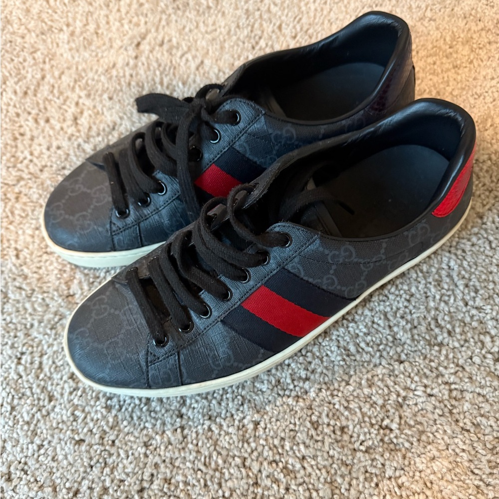 Gucci Men's Black and Red Sneakers